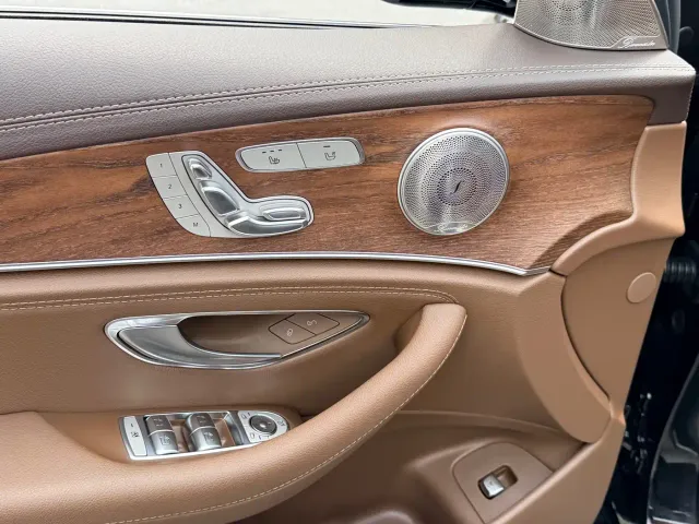 Mercedes-Benz E-Class — Фото автомобиля 10