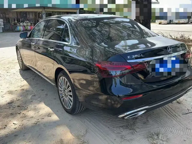 Mercedes-Benz E-Class — Фото автомобиля 4