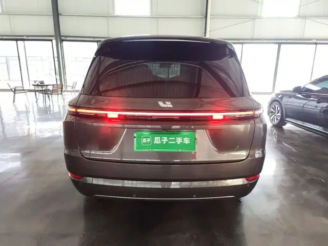 Li Auto L9 — Фото автомобиля 5