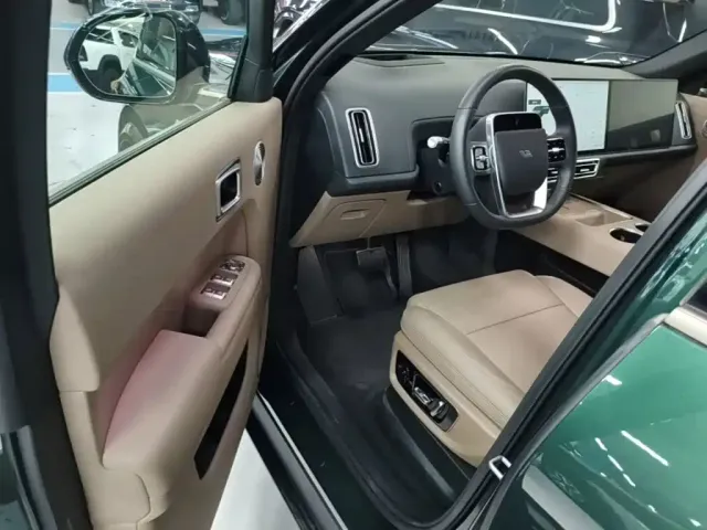 Li Auto L9 — Фото автомобиля 15