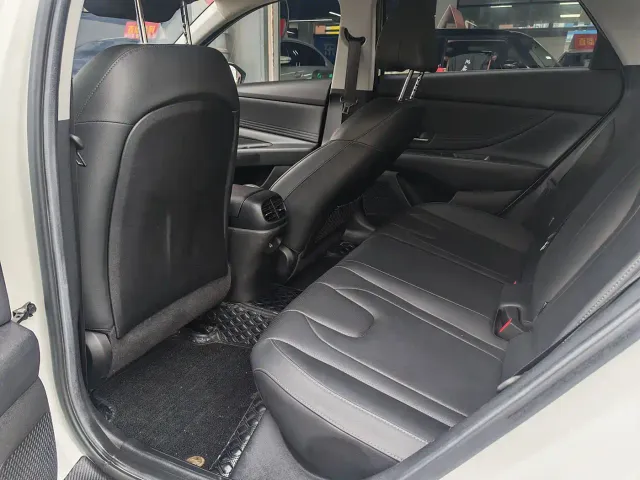 Hyundai Elantra — Фото автомобиля 10