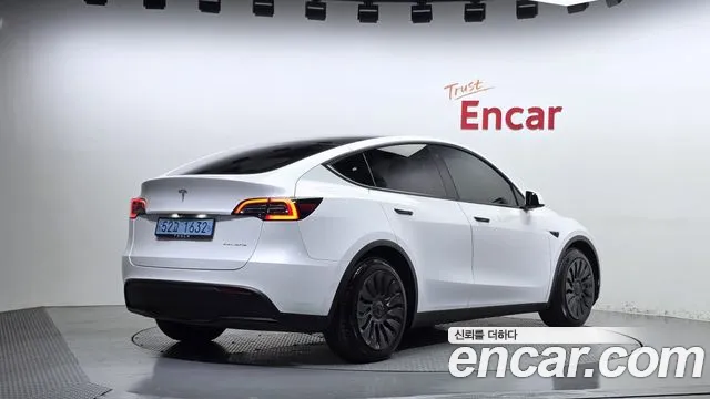 Tesla Model Y — Фото автомобиля 2