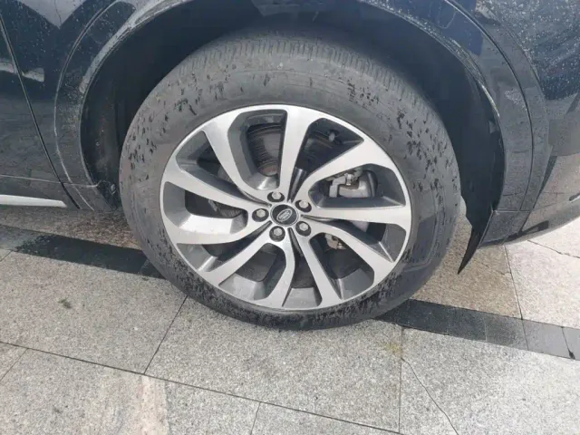 Land Rover Discovery Sport — Фото автомобиля 8