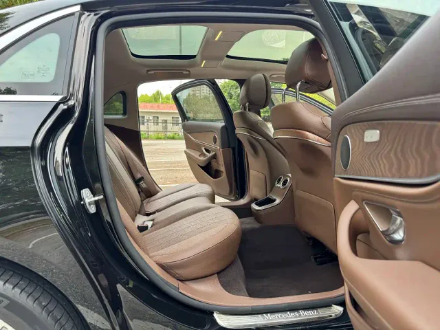 Mercedes-Benz E-Class — Фото автомобиля 11