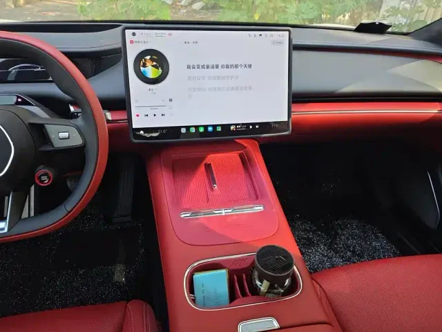 Xiaomi SU7 — Фото автомобиля 13