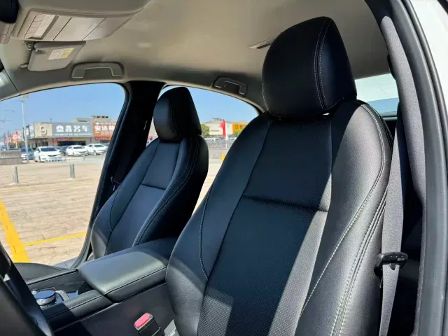 Mazda Axela — Фото автомобиля 13