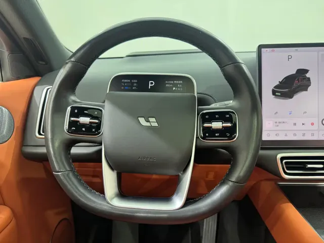 Li Auto L8 — Фото автомобиля 18