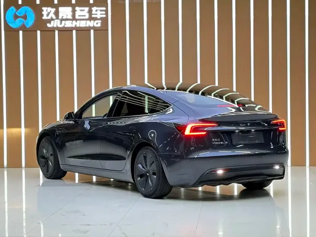 Tesla Model 3 — Фото автомобиля 20