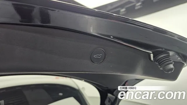 Tesla Model 3 — Фото автомобиля 19