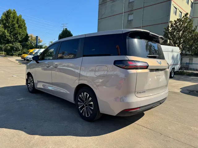 Wuling Starlight 730 — Фото автомобиля 4