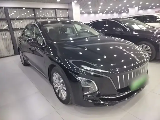 Hongqi E-QM5 — Фото автомобиля 3