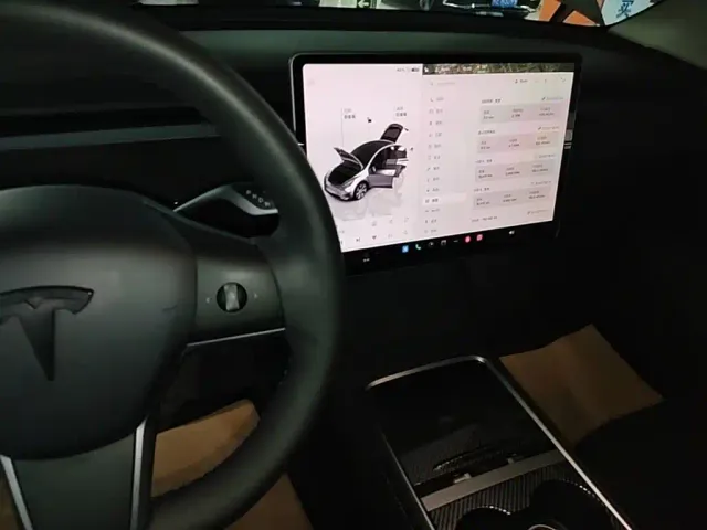Tesla Model Y — Фото автомобиля 13