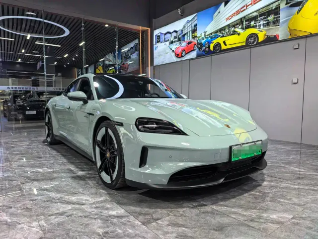 Porsche Taycan — Фото автомобиля 3