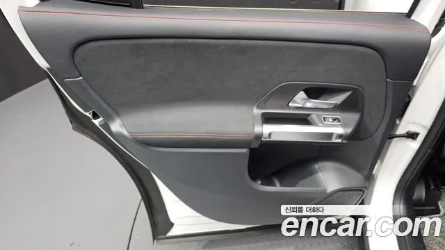 Mercedes-Benz GLB-Class — Фото автомобиля 5