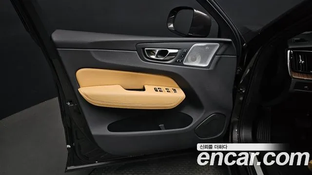 Вольво XC60 — Фото автомобиля 6