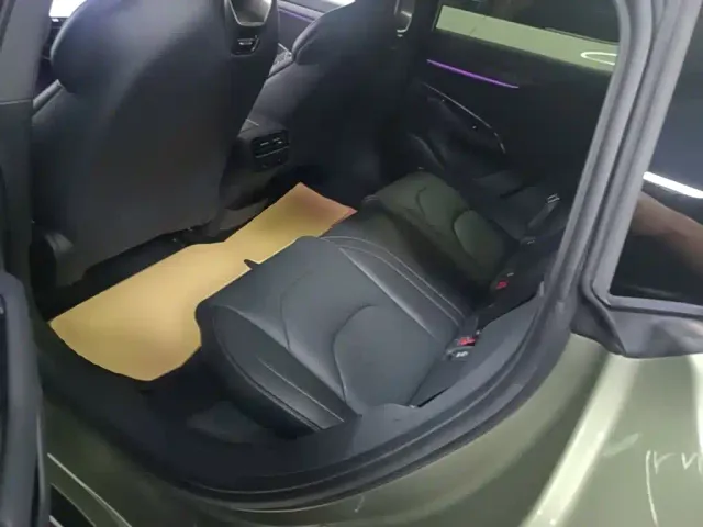 Xiaomi SU7 — Фото автомобиля 16