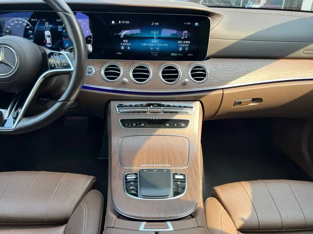 Mercedes-Benz E-Class — Фото автомобиля 14