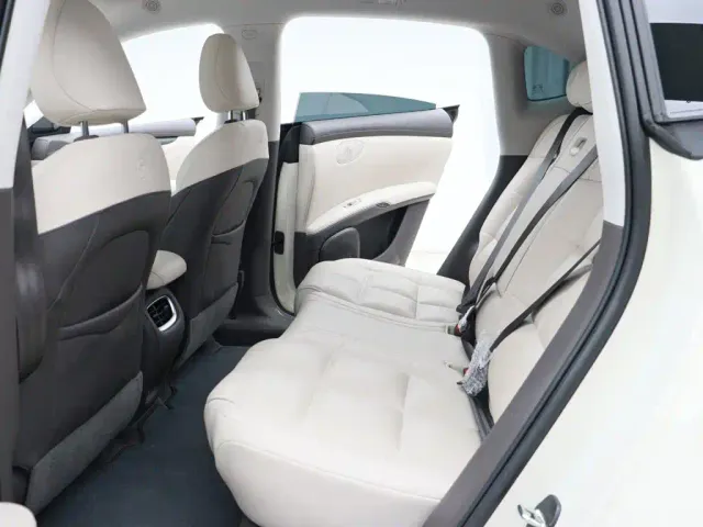 IM Motors LS6 — Фото автомобиля 6
