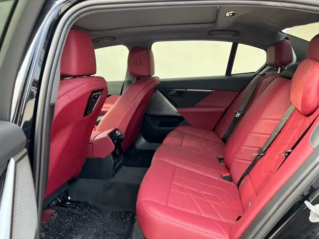 BMW 5 Series — Фото автомобиля 7