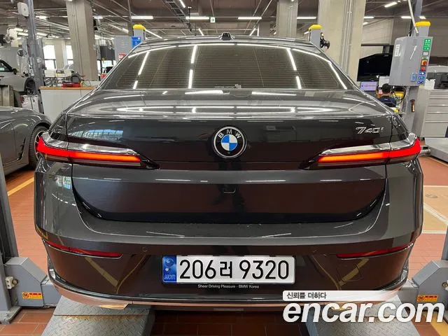 BMW 7-Series — Фото автомобиля 3