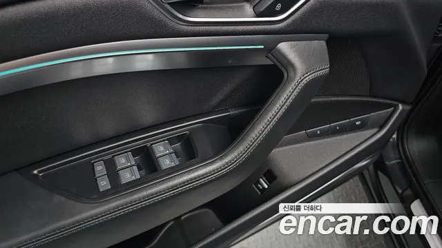 Audi e-tron — Фото автомобиля 19