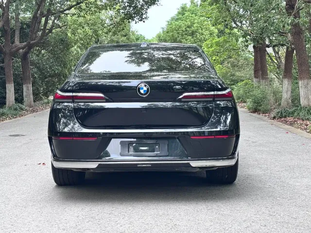 BMW 7 Series — Фото автомобиля 10