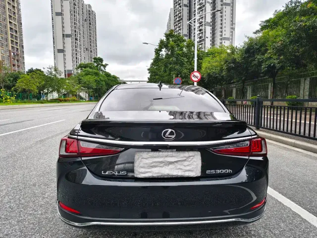 Lexus ES — Фото автомобиля 6