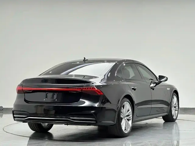 Audi A7L — Фото автомобиля 8