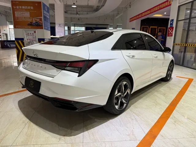 Hyundai Elantra — Фото автомобиля 4