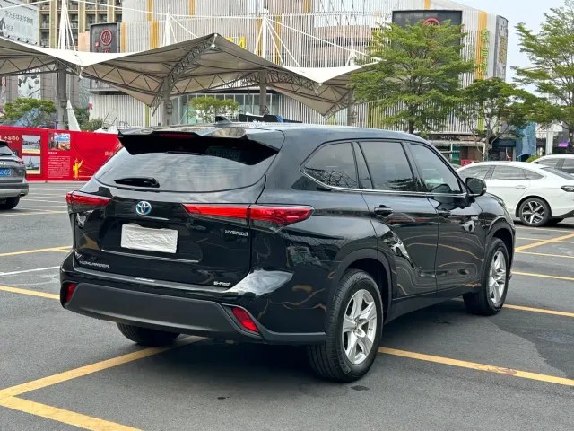 Toyota Highlander — Фото автомобиля 8
