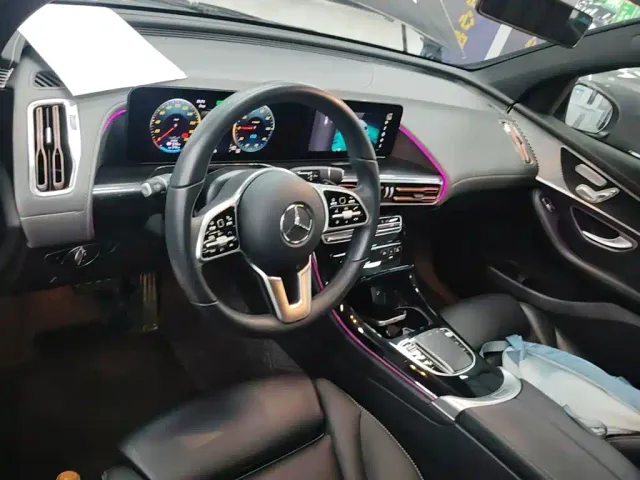 Mercedes-Benz EQC — Фото автомобиля 5