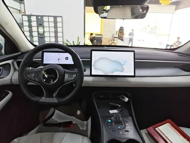 BYD Seal 05 DM-i — Фото автомобиля 9