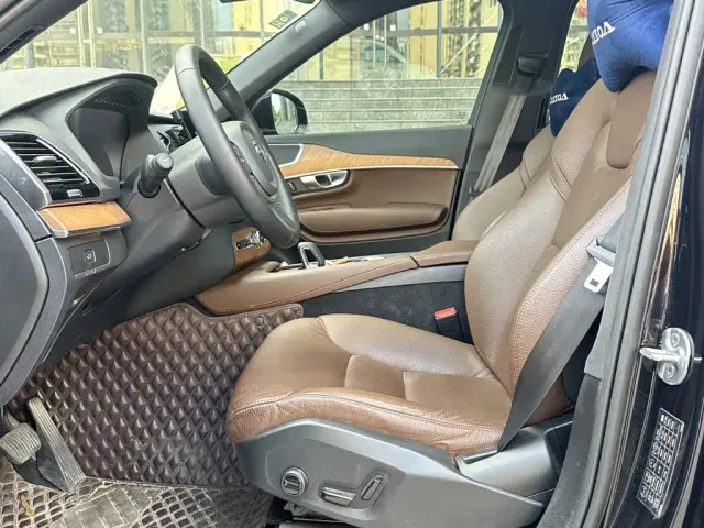 Volvo XC90 — Фото автомобиля 9