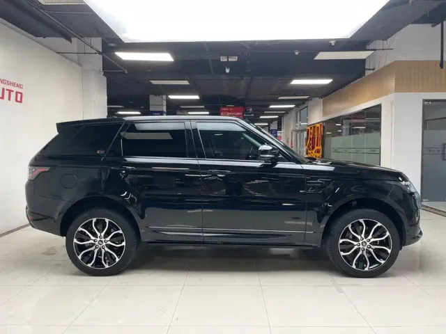 Land Rover Range Rover Sport — Фото автомобиля 3