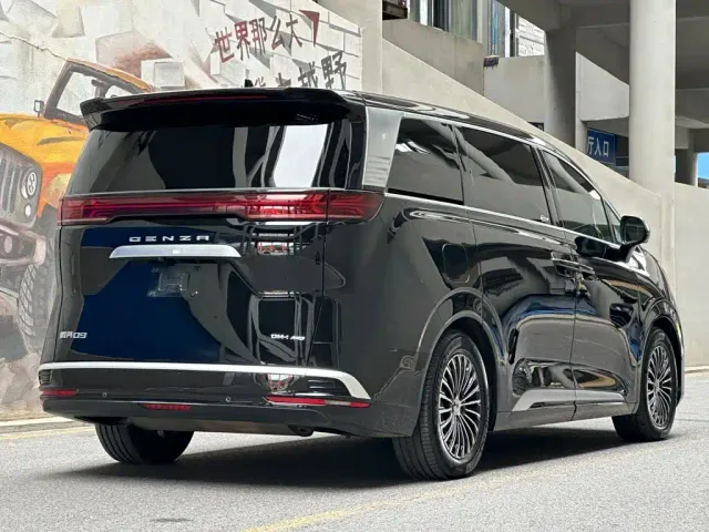 Denza D9 — Фото автомобиля 5