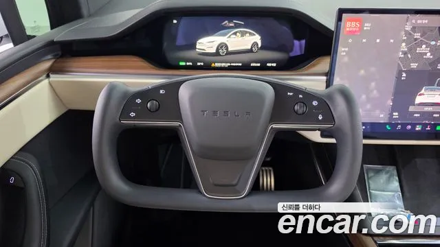 Tesla Model X — Фото автомобиля 15