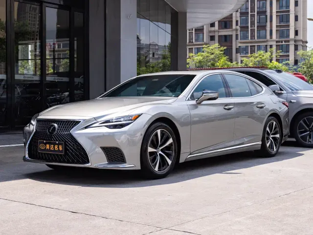 Фотография автомобиля — Lexus LS