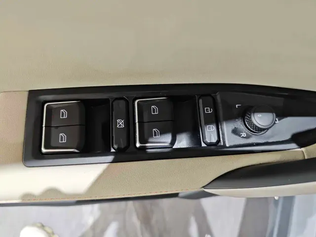 Lynk & Co 06 EM-P — Фото автомобиля 19