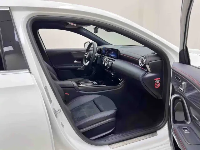 Mercedes-Benz A-Class — Фото автомобиля 26