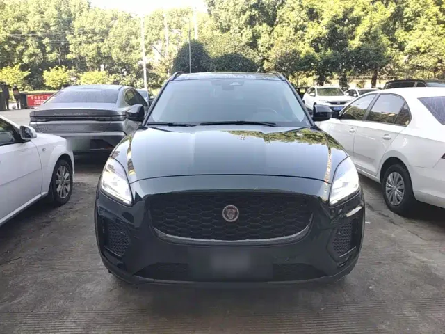 Jaguar E-PACE — Фото автомобиля 2