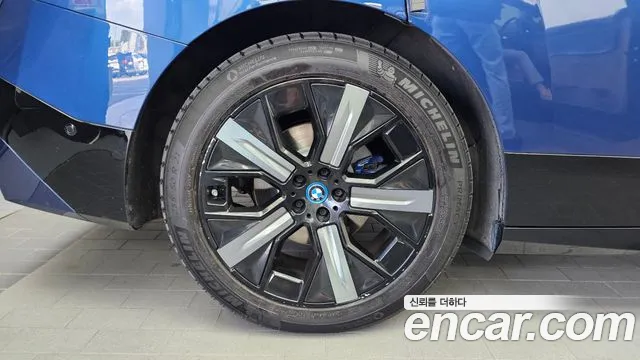 BMW iX — Фото автомобиля 5