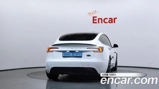 Tesla Model 3 — Фото автомобиля 3