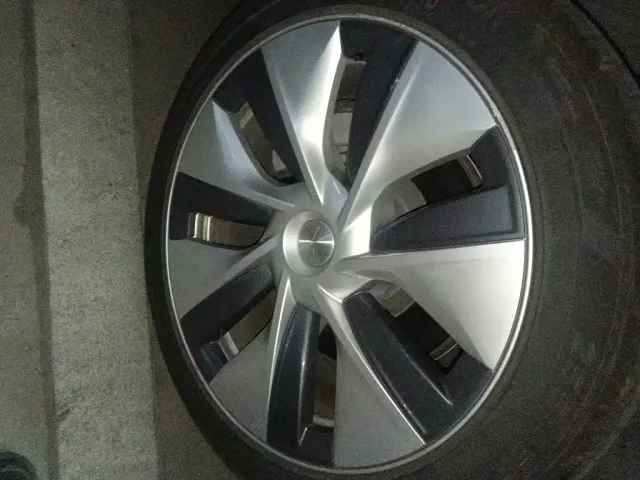 Tesla Model Y — Фото автомобиля 8