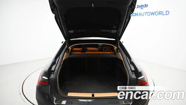 BMW i4 — Фото автомобиля 20