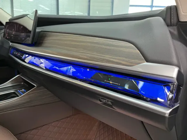 BMW 7 Series — Фото автомобиля 24