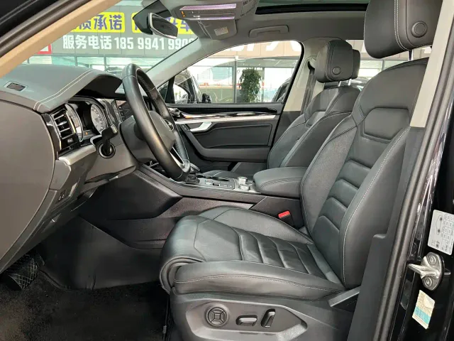 Volkswagen Touareg — Фото автомобиля 4