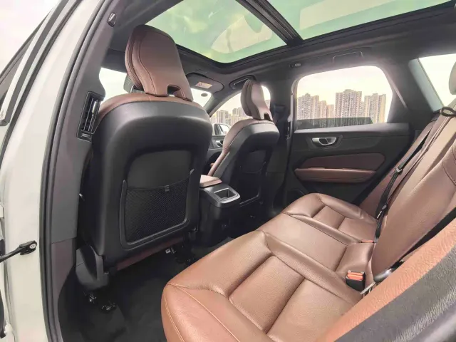 Volvo XC60 — Фото автомобиля 15