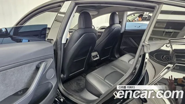 Tesla Model 3 — Фото автомобиля 18