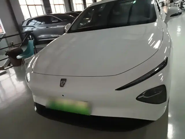 Roewe D7 — Фото автомобиля 2