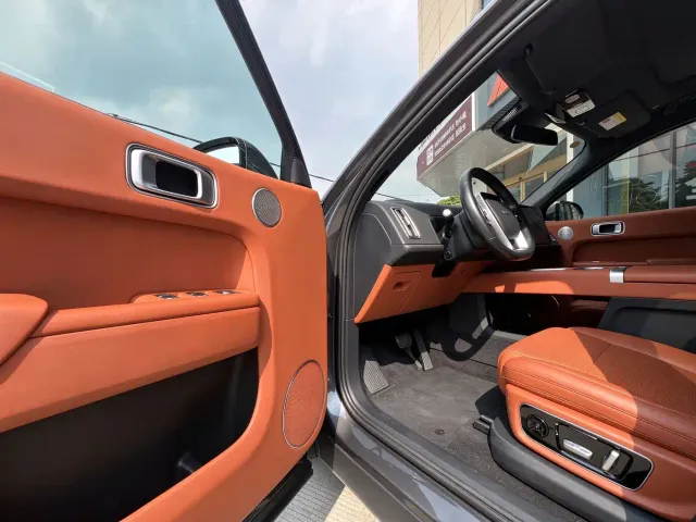 Li Auto L8 — Фото автомобиля 7